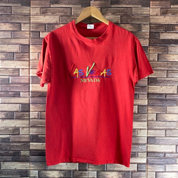 Vintage Medium Fruit of The Loom Red Embroidered Las Vegas T Shirt - Picture 1 of 8